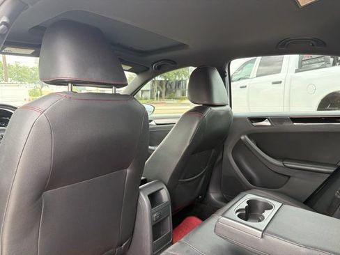 Used 2017 Volkswagen Jetta GLI FWD image 11