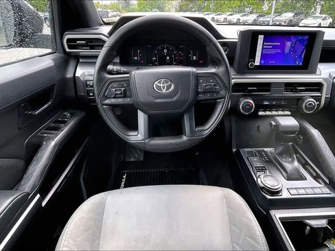 Used 2025 Toyota Tacoma SR5 AWD/4WD image 5