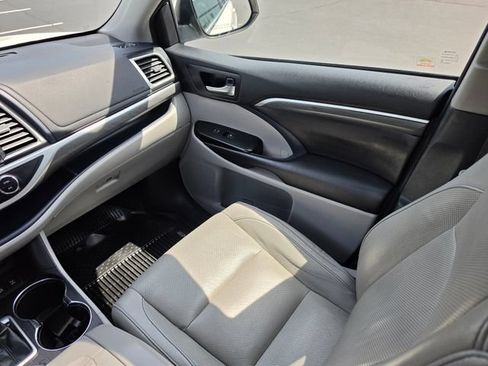 Used 2018 Toyota Highlander Limited AWD/4WD image 31