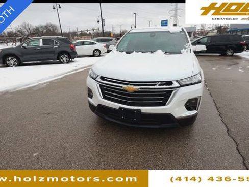 Used 2023 Chevrolet Traverse LT image 3