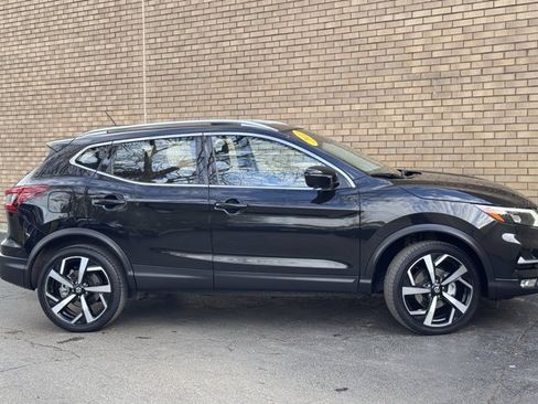 Used 2022 Nissan Rogue Sport SL w/ Premium Package image 6
