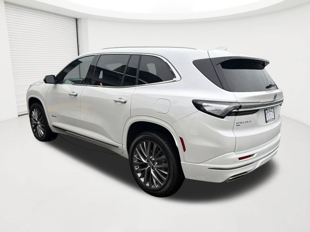 Used 2025 Buick Enclave Avenir AWD/4WD image 7