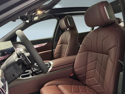 New 2026 BMW 740i w/ Premium Package image 19