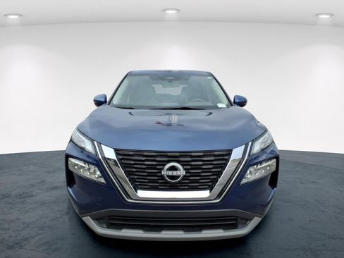 Used 2023 Nissan Rogue SV image 3