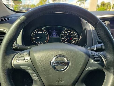 Used 2020 Nissan Pathfinder SV image 24