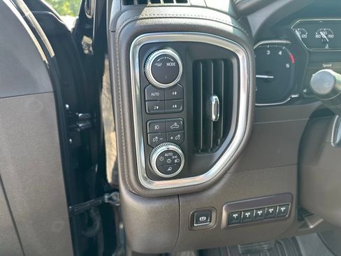 Used 2022 GMC Sierra 3500 SLT w/ SLT Preferred Package AWD/4WD image 18
