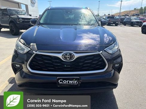 Used 2020 Toyota Highlander XLE FWD image 2