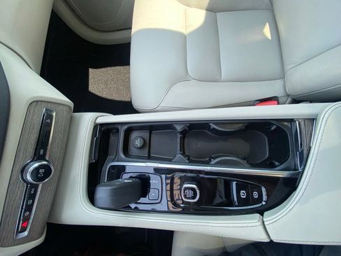 Used 2023 Volvo XC90 B6 Plus w/ Protection Package Premier AWD/4WD image 17