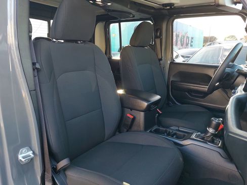 Used 2023 Jeep Gladiator Sport AWD/4WD image 10