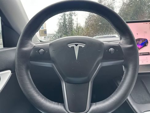 Used 2021 Tesla Model Y Long Range image 15