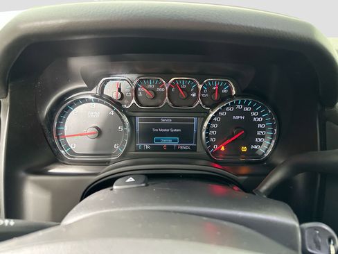 Used 2019 Chevrolet Suburban LS image 11