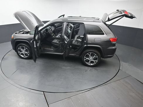 Used 2019 Jeep Grand Cherokee Overland AWD/4WD image 46
