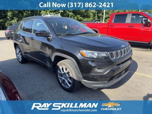 Used 2024 Jeep Compass Latitude AWD/4WD image 1