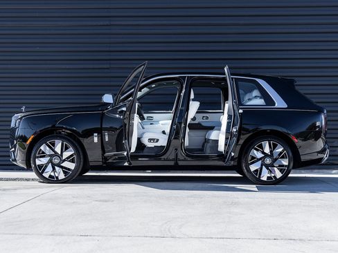 Used 2025 Rolls-Royce Cullinan image 11