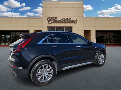 Used 2023 Cadillac XT4 Premium Luxury image 3