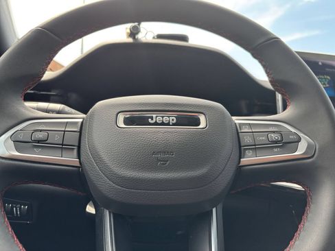 Used 2025 Jeep Compass Trailhawk AWD/4WD image 25