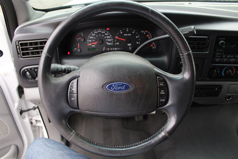 Used 2005 Ford Excursion XLT AWD/4WD image 18