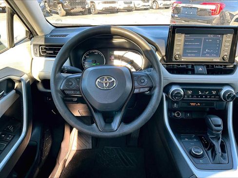 Used 2022 Toyota RAV4 XLE image 16