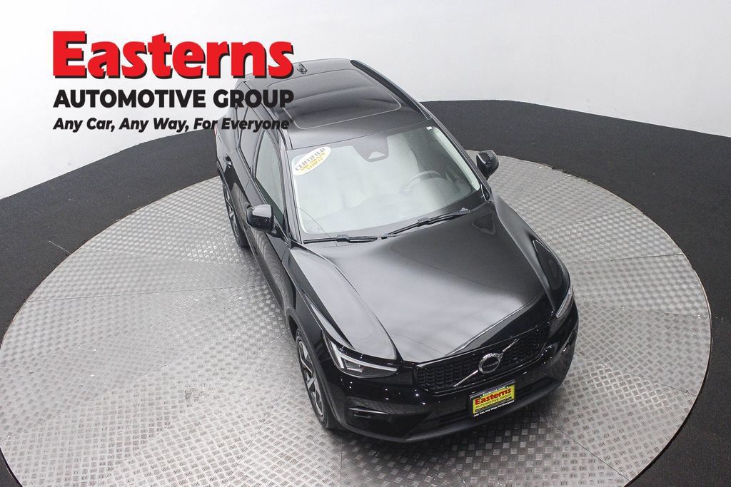 Used 2023 Volvo XC40 B4 Ultimate FWD image 5
