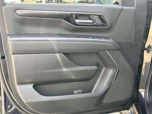 Used 2025 Chevrolet Suburban RST image 21