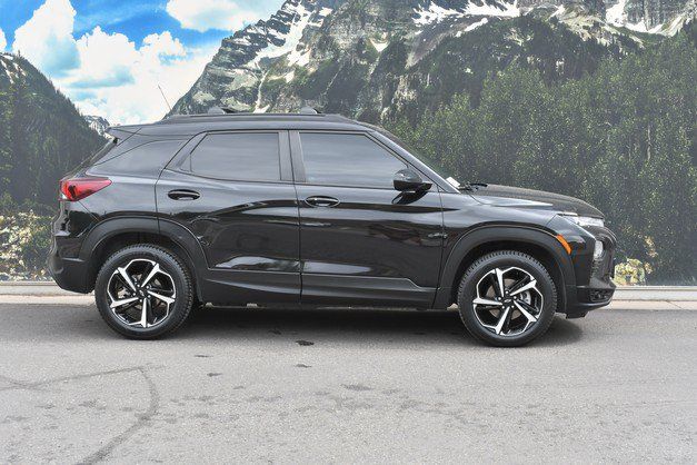 Used 2023 Chevrolet TrailBlazer RS w/ Convenience Package AWD/4WD image 2