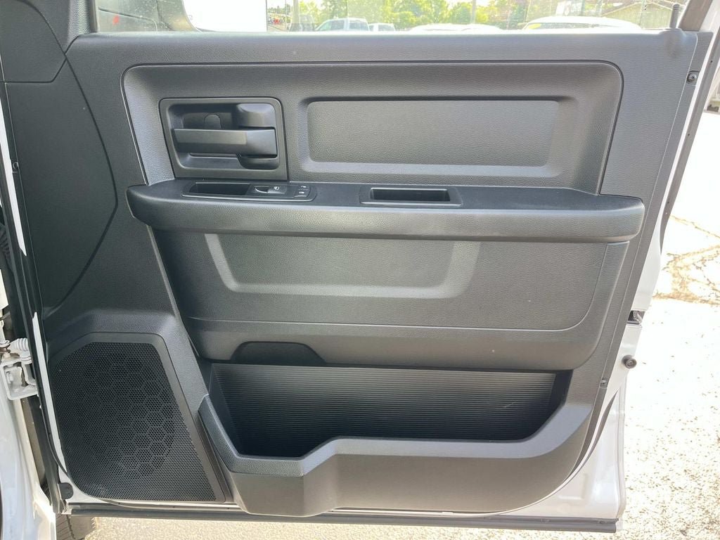 Used 2014 RAM 3500 Tradesman w/ Chrome Appearance Group RWD image 22