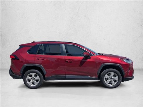 Used 2021 Toyota RAV4 XLE w/ Convenience Package FWD image 4