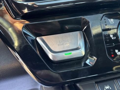 Used 2024 GMC Sierra 1500 AT4X image 25