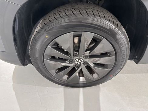Used 2023 Volkswagen Taos S FWD image 5