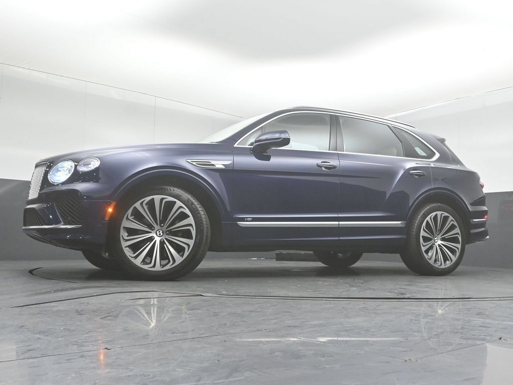 Used 2021 Bentley Bentayga AWD/4WD image 38