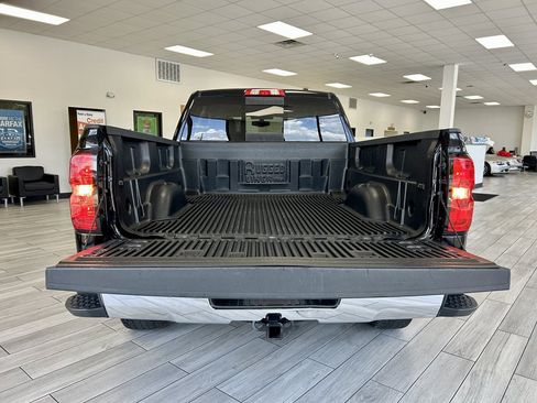 Used 2017 Chevrolet Silverado 1500 LT w/ LT Fleet Convenience Package RWD image 9