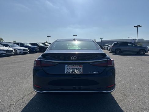 Used 2025 Lexus ES 300h w/ Premium Package FWD image 6