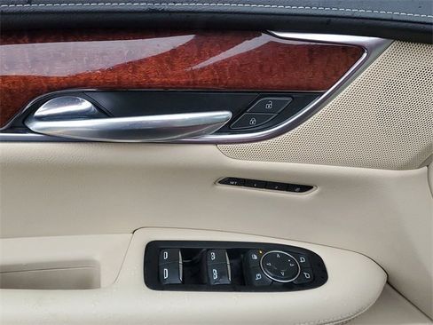 Used 2019 Cadillac XT5 Luxury image 16