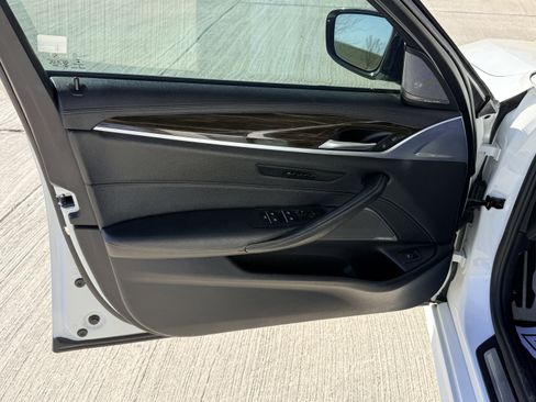 Used 2017 BMW 530i w/ M Sport Package image 18