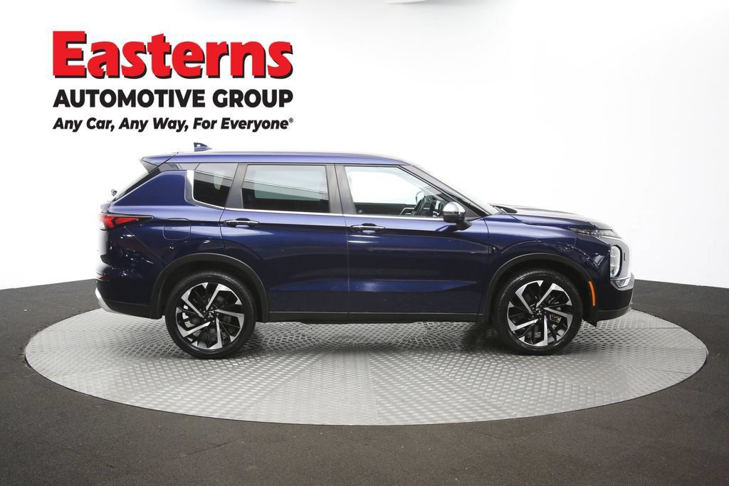 Used 2023 Mitsubishi Outlander SE AWD/4WD image 47