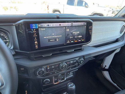 Used 2025 Jeep Wrangler Sahara 4xe image 31