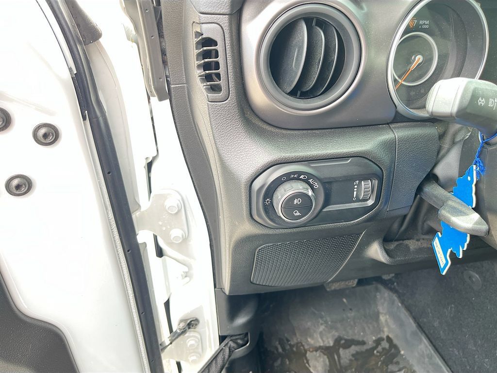 Used 2023 Jeep Gladiator Sport AWD/4WD image 10