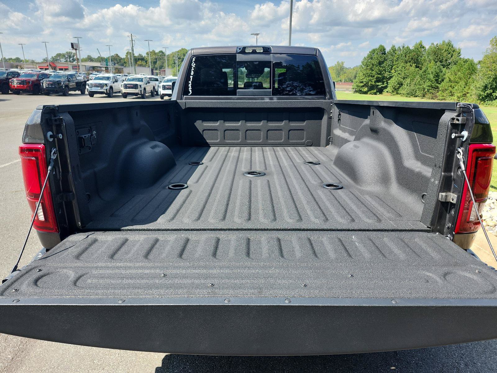 Used 2025 RAM 3500 Limited AWD/4WD image 14