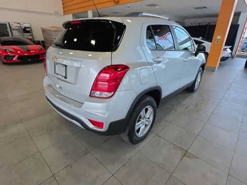 Used 2022 Chevrolet Trax LT w/ LT Convenience Package AWD/4WD image 8
