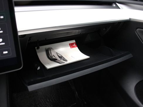 Used 2022 Tesla Model Y Long Range image 57