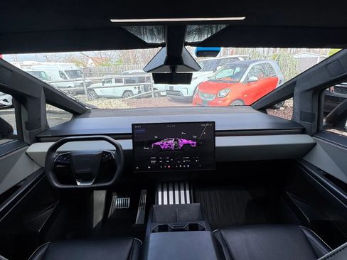 Used 2024 Tesla Cybertruck AWD Crew Cab image 21