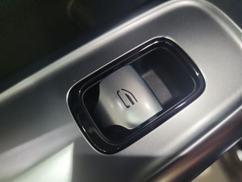 Used 2024 Mercedes-Benz C 63 AMG S image 8