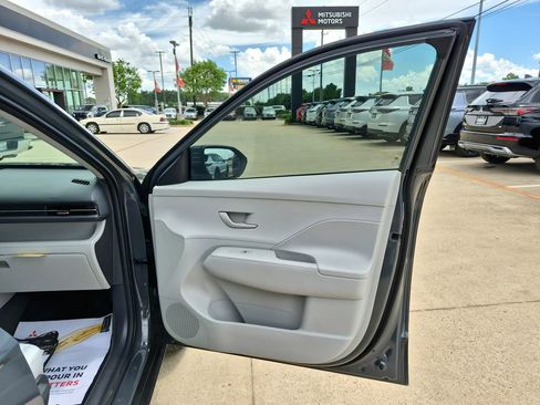 Used 2025 Hyundai Kona SEL FWD image 25