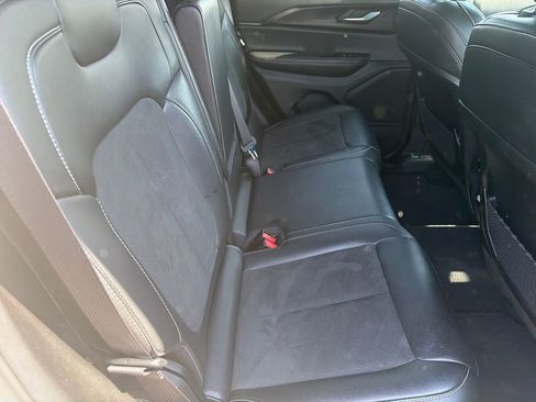 Used 2025 Jeep Grand Cherokee Altitude AWD/4WD image 15