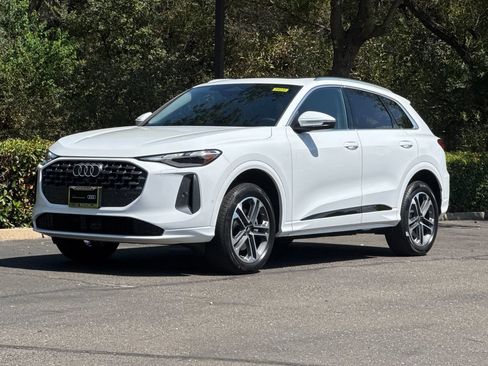 Certified 2025 Audi Q5 Premium AWD/4WD image 11
