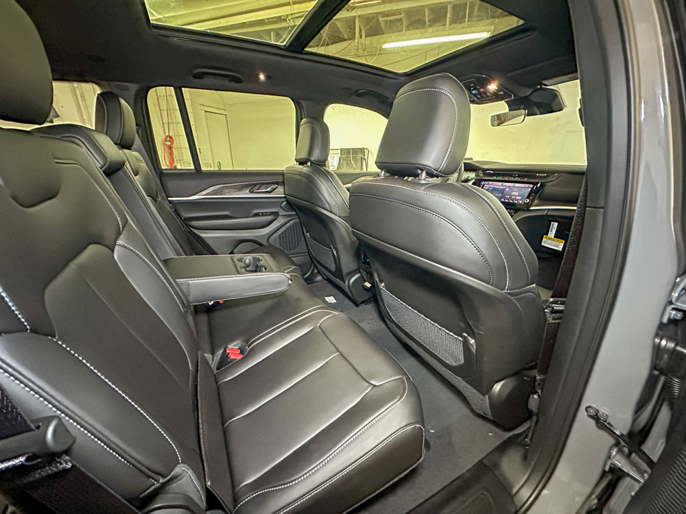 New 2027 Jeep Grand Cherokee Limited AWD/4WD image 4