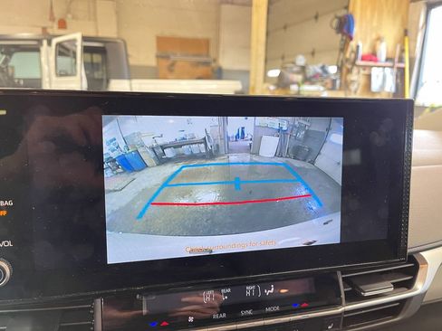 Used 2025 Toyota Sienna XLE w/ XLE Plus Package image 17