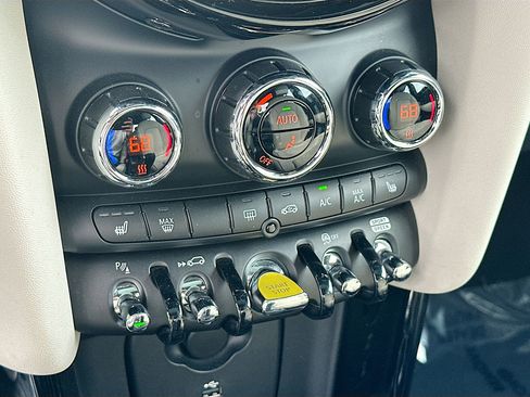 Used 2023 MINI Cooper SE image 16