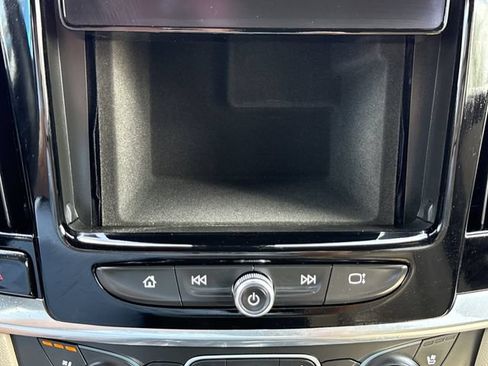 Used 2023 Chevrolet Traverse Premier FWD image 23