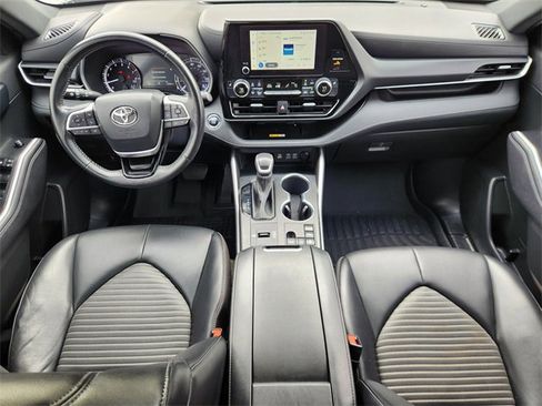 Used 2023 Toyota Highlander XSE image 26